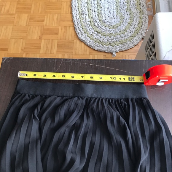 Babaton Aritzia mini skirt black great condition pleated - Picture 3 of 8